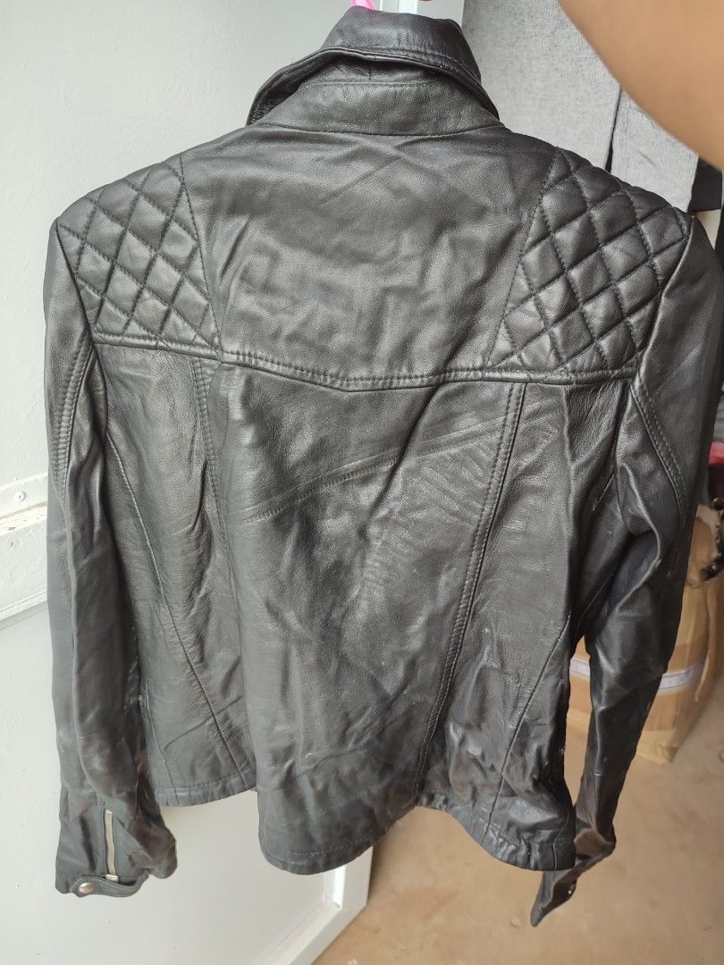 AllSaints Black Leather Biker Jacket Catch Biker WL047N (Category: Coats, Jackets and Outerwear) located in Puerto Princesa. Submitted by thriftedsoulsy2k (Listing ID 1464212900, Image 2). Description: - Classic black leather biker jacket from AllSaints - Model: Catch Biker WL047N - Material: 100% Sheep Leather (Shell), Polyester (Lining) - Features: Quilted detailing on shoulders, zip closures - Style: Timeless, versatile, perfect for layering.