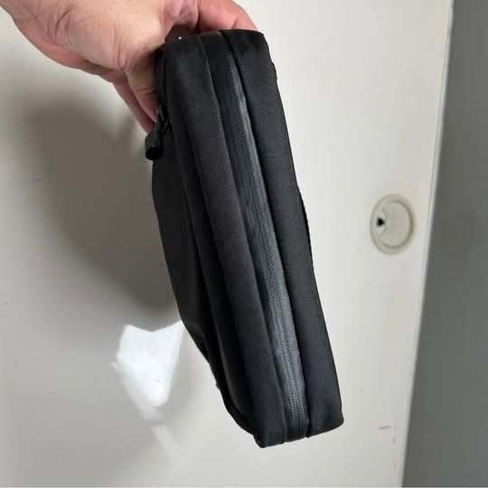 Alpaka Elements Tech Case V2 ( Ecopak EPLX600 Black Knight) (Category: Belt bags, Clutches and Pouches) located in Rizal. Submitted by epektuz_lab (Listing ID 1464202288, Image 3). Description: Like new (tested only). Payment Methods: GCash, Maya, or BPI 📦 Shipping fee is at the buyer’s expense. 🚚 The buyer will book and arrange the shipping..