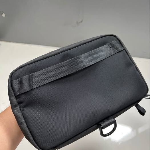 Alpaka Elements Tech Case V2 ( Ecopak EPLX600 Black Knight) (Category: Belt bags, Clutches and Pouches) located in Rizal. Submitted by epektuz_lab (Listing ID 1464202288, Image 2). Description: Like new (tested only). Payment Methods: GCash, Maya, or BPI 📦 Shipping fee is at the buyer’s expense. 🚚 The buyer will book and arrange the shipping..