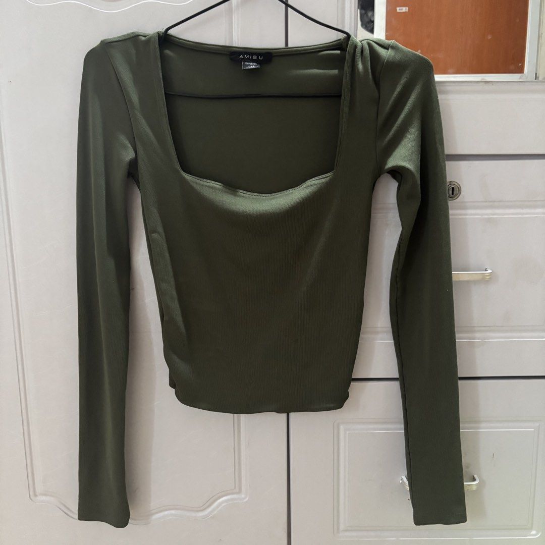 Amisu Double Lining Green Longsleeve (Category: Longsleeves) located in Binan City. Submitted by mypreloved_haul (Listing ID 1464201151, Image 1). Description: .