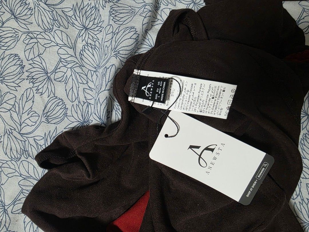 Anewsta Asymmetrical Draped Long Sleeve Top (Category: Longsleeves) located in Butuan. Submitted by edhelespyn (Listing ID 1464242489, Image 3). Description: 🌟 PLEASE READ 🌟 - Discounts for multiple buys - Can fit up to 38" bust, 30" waist - Best fit M-L - Never used, p500+ at app. - For a party sana but used another top. - Pls add p150 for J&T shipping. - Item will come from Butuan City, Agusan del Norte. - BPI, GCASH, MARIBANK.