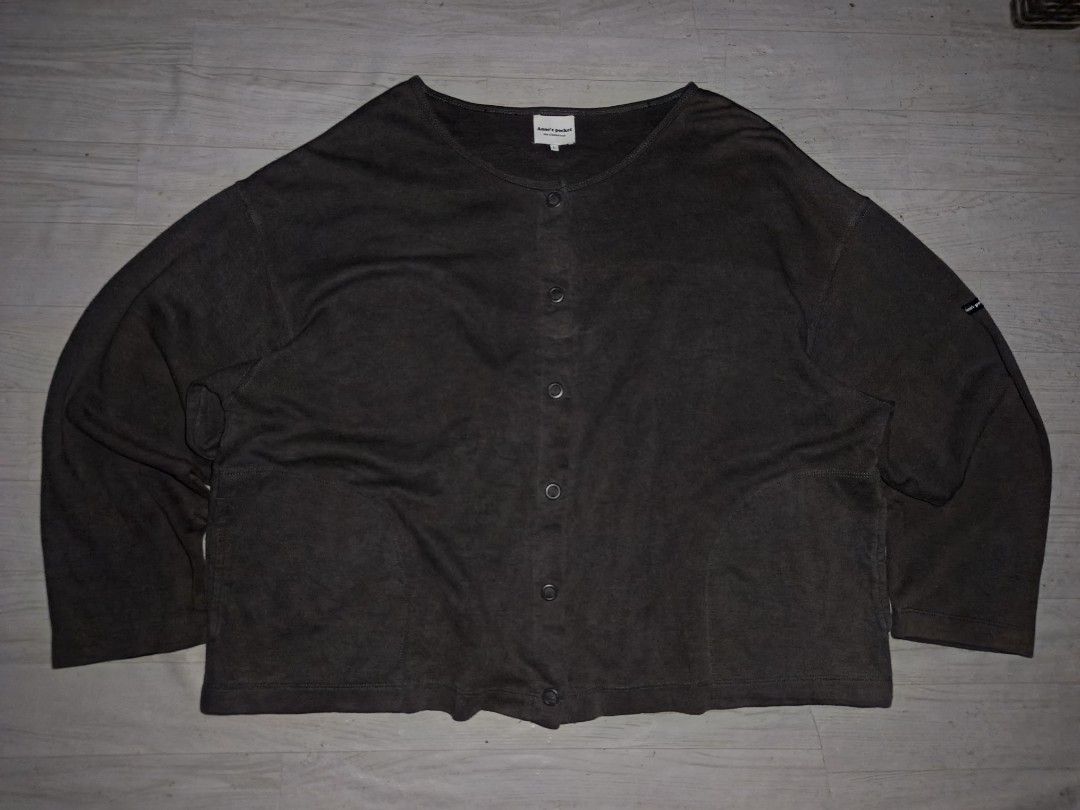 Anne's pocket cardigan (Category: Coats, Jackets and Outerwear) located in Naga. Submitted by r1ckside (Listing ID 1464274396, Image 1). Description: no issue need wash size large boxy type.