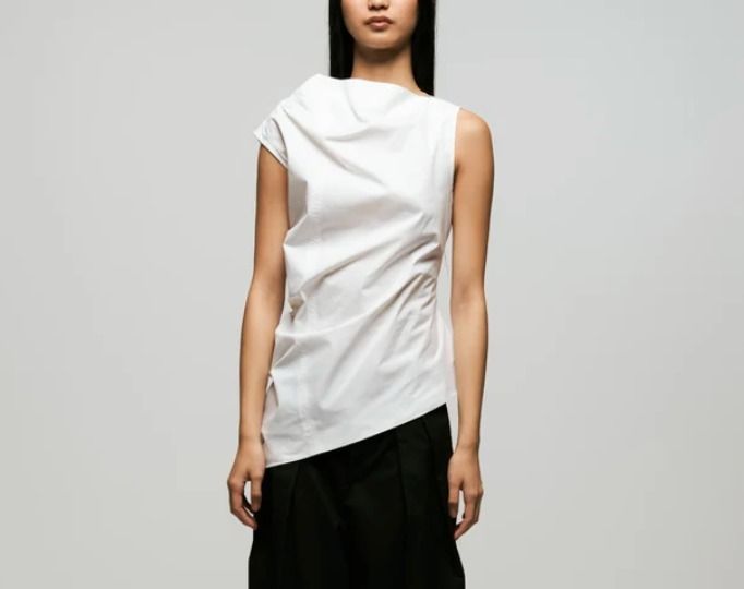 Apara Studio Poplin Asymmetrical Top in White (Category: Sleeveless) located in Quezon City. Submitted by snsn00 (Listing ID 1464233985, Image 1). Description: Bought for 4.8k. Worn not more than 3x iirc. Size S (please see last photo for size chart) RFS: I don't use it :( .