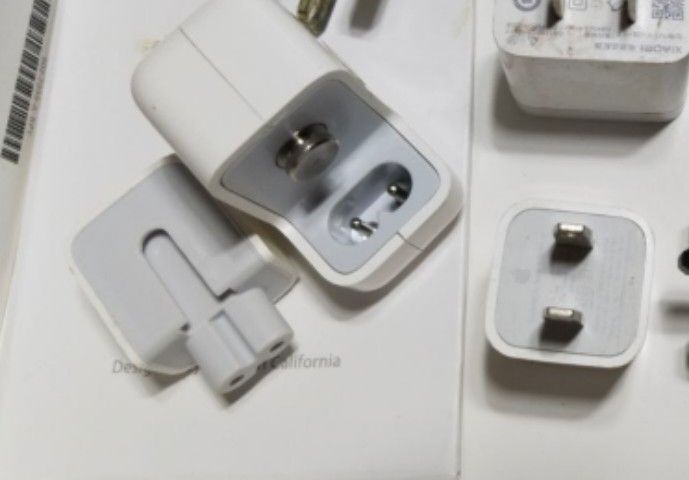 Apple Adapters Accessories (Category: Cables & Adaptors) located in Pasig City. Submitted by babylove2003 (Listing ID 1464218562, Image 1). Description: .