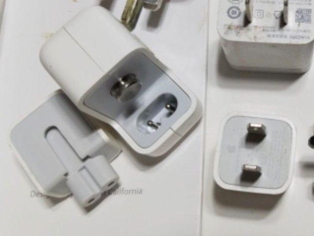 Apple Adapters Accessories (Category: Cables & Adaptors) located in Pasig City. Submitted by babylove2003 (Listing ID 1464218562, Image 2). Description: .