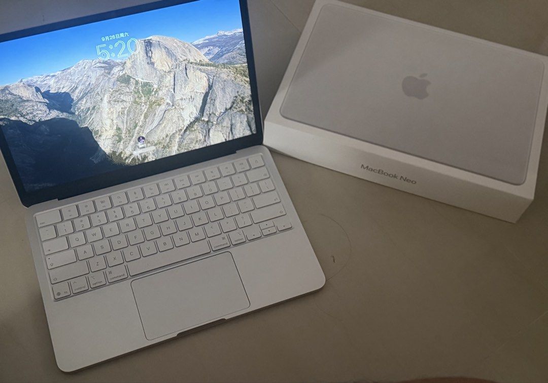 Apple MacBook Neo 256GB 100% battery, Computers & Tech, Laptops