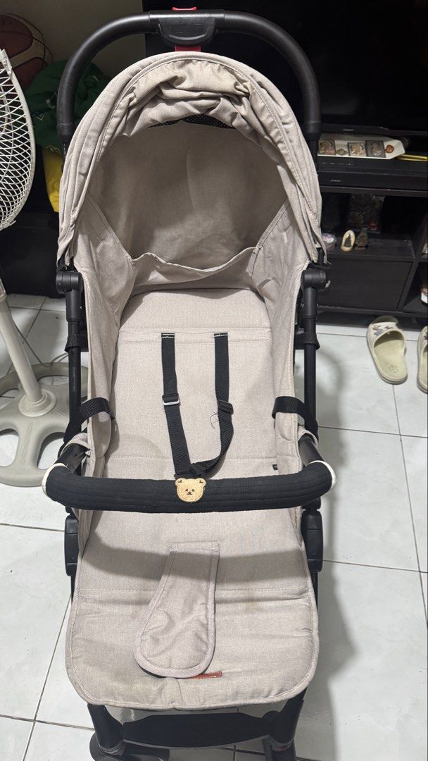 Apruva Trek Stroller with Car Seat (Category: Strollers) located in Pateros City. Submitted by riacaste (Listing ID 1464139288, Image 3). Description: - Apruva Trek stroller - Includes matching car seat - Fully functional and safe - Perfect for your little one's travels - Issues: stitching kasi medyo nag open yung tahi.