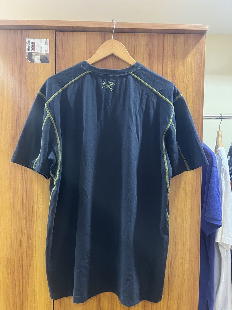 Arc'teryx Black T-shirt with Green Stitching (Category: Tshirts & Polo Shirts ) located in Manila. Submitted by christian048 (Listing ID 1464208656, Image 3). Description: - Black Arc'teryx T-shirt - Iconic Arc'teryx logo on the back - Contrasting green stitching along seams - Comfortable cotton blend fabric - Ideal for everyday wear and outdoor activities - Check tags for material and care instructions.