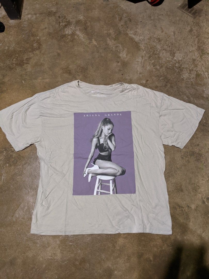 Ariana Grande Shirt (Category: Tshirts & Polo Shirts ) located in Aliaga. Submitted by anselthrifts (Listing ID 1464252033, Image 1). Description: boxy XL fit issue stain, repaired slice 300+sf.