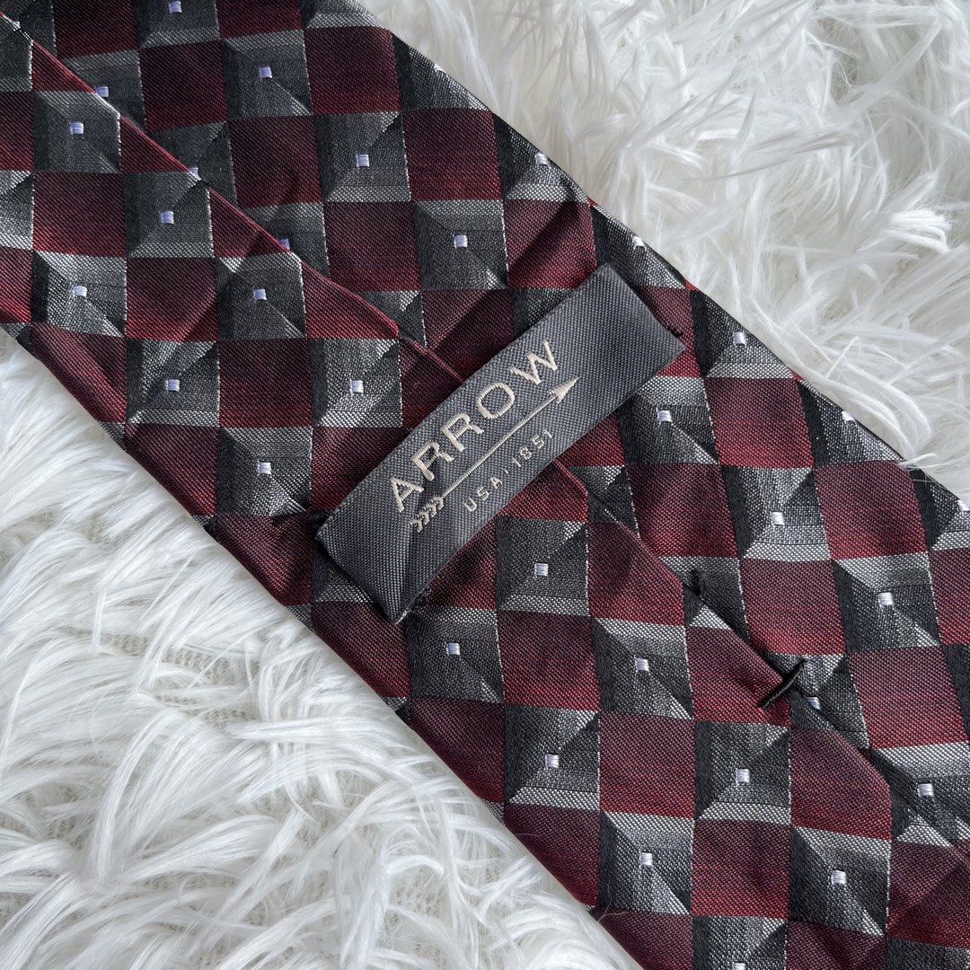 Arrow Men's Geometric Pattern Tie (Category: Ties) located in Cuyapo. Submitted by Ashtyn.Pre.Loved (Listing ID 1464196035, Image 2). Description: - Classic Arrow tie - Features a cool geometric pattern - Colors: Deep red, black, and silver - Made from quality material - Perfect for work or special occasions - A stylish addition to any wardrobe.