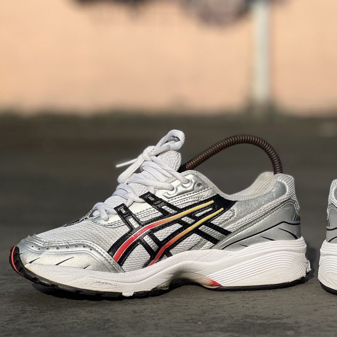 Asics gel-1090 “ silver “ womens (Category: Sneakers) located in Pasig City. Submitted by store_4_all_season (Listing ID 1464303027, Image 3). Description: Size 7 us womens / 24 cm / 38 eu Used - very good condition No issue 📩📩📩.