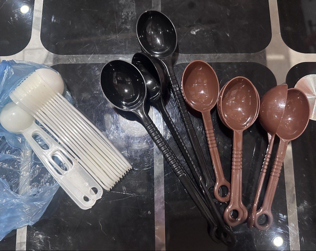 Assorted Plastic Spoons - Powder Spoons - Milktea Spoons (Category: Dinnerware & Cutlery) located in Manila. Submitted by zuripot0726 (Listing ID 1464249034, Image 3). Description: - Bundle includes white plastic, black and brown spoons with textured handles - Spoon types include solid and half-scooped designs. - Ideal for use in milktea and flavored powders for milkteas and shakes, sugar, coffee powder, creamer, flour. - Convenient and hygienic 
