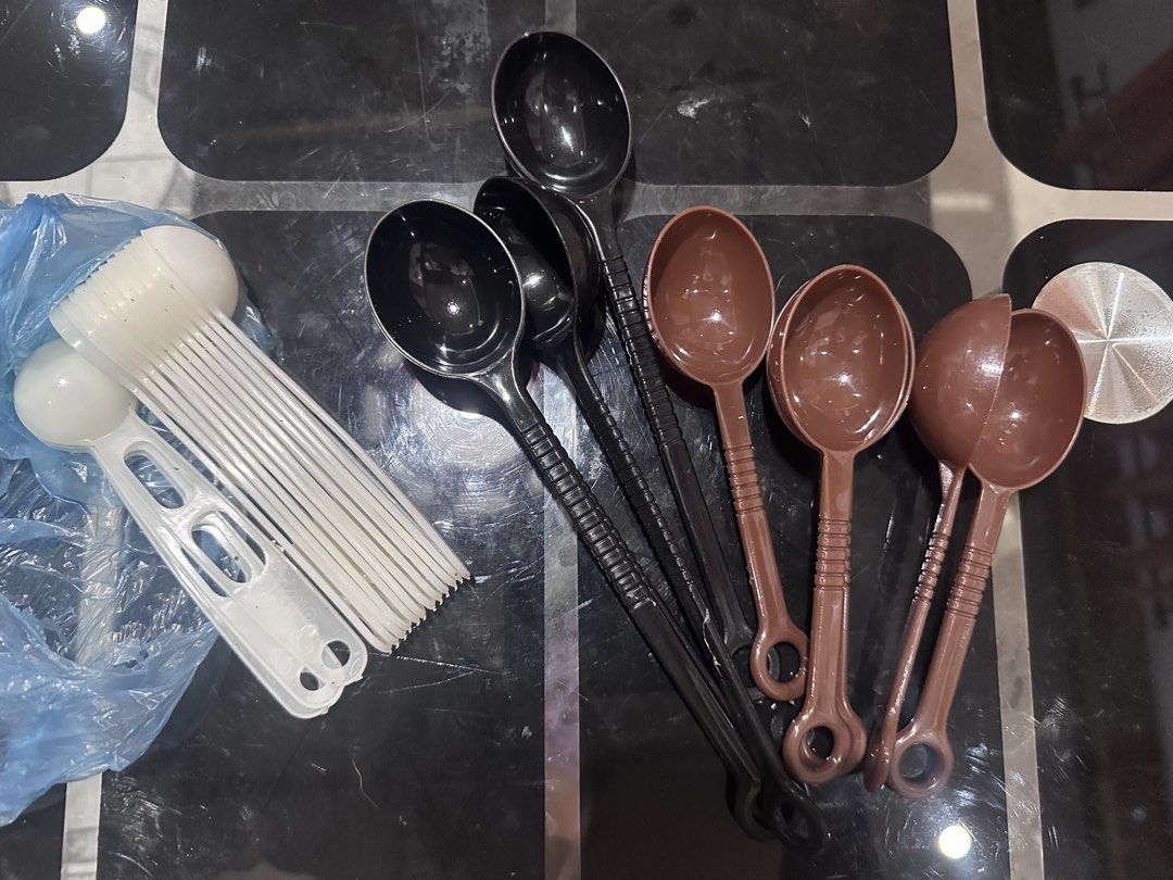 Assorted Plastic Spoons - Powder Spoons - Milktea Spoons (Category: Dinnerware & Cutlery) located in Manila. Submitted by zuripot0726 (Listing ID 1464249034, Image 2). Description: - Bundle includes white plastic, black and brown spoons with textured handles - Spoon types include solid and half-scooped designs. - Ideal for use in milktea and flavored powders for milkteas and shakes, sugar, coffee powder, creamer, flour. - Convenient and hygienic 