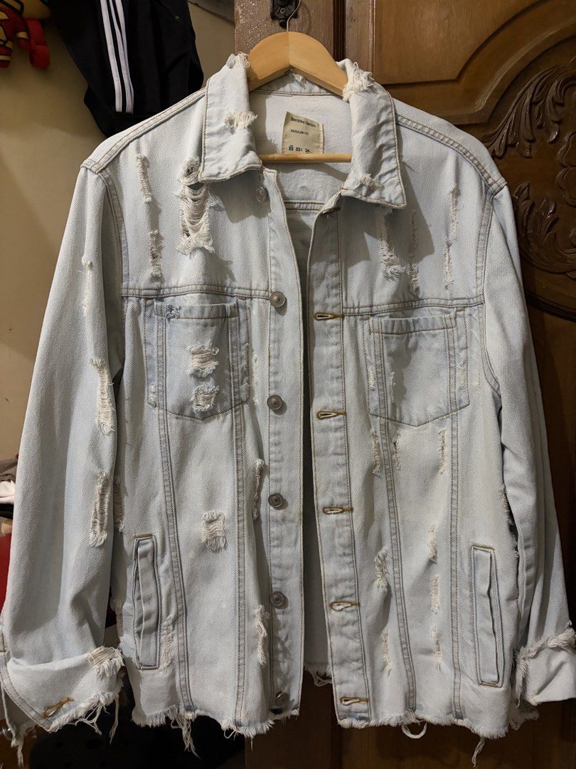 Authentic berksha tattered denim jacket (Category: Coats, Jackets and Outerwear) located in San Isidro. Submitted by epictiger_e56216 (Listing ID 1464195349, Image 1). Description: 750 shipped No damage no issue Like new condition Pang porma sur pogi ka duto.