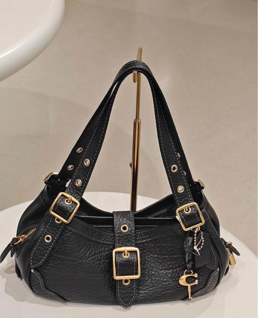 🇺🇸AUTHENTIC COACH BAG🇺🇸 (Category: Shoulder Bags) located in Manila. Submitted by rmcs.luxwatches (Listing ID 1464219406, Image 1). Description: .