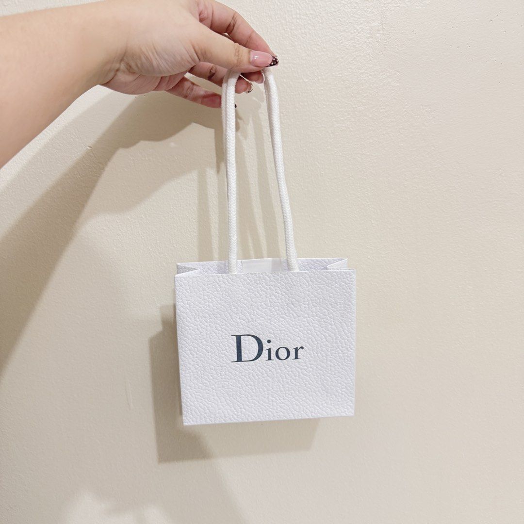 Authentic Dior Small Paper Bag (Category: Other Stationery & Craft) located in Manila. Submitted by destashedmnl (Listing ID 1464284537, Image 3). Description: 💫 FREE SHIPPING WITHIN METRO MANILA 💫 (₱500 & up worth of purchase via J&T) 🩶 Message me for more info/photos. 😊 🩶 MOP: BDO/BPI/GCASH/GOTYME 🩶 MOD: -Lalamove (Same Day Delivery: Metro Manila and nearby provinces) -J&T ; starts at ₱50 sf (Metro Manila/Provincial) 📝 Notes: Personal it