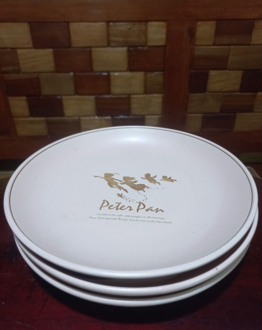 AUTHENTIC DISNEY Peter Pan Vintage Ceramic Plate (Category: Dinnerware & Cutlery) located in Pugo. Submitted by mhylee_fang1989 (Listing ID 1464242757, Image 2). Description: 3 AVAILABLE.