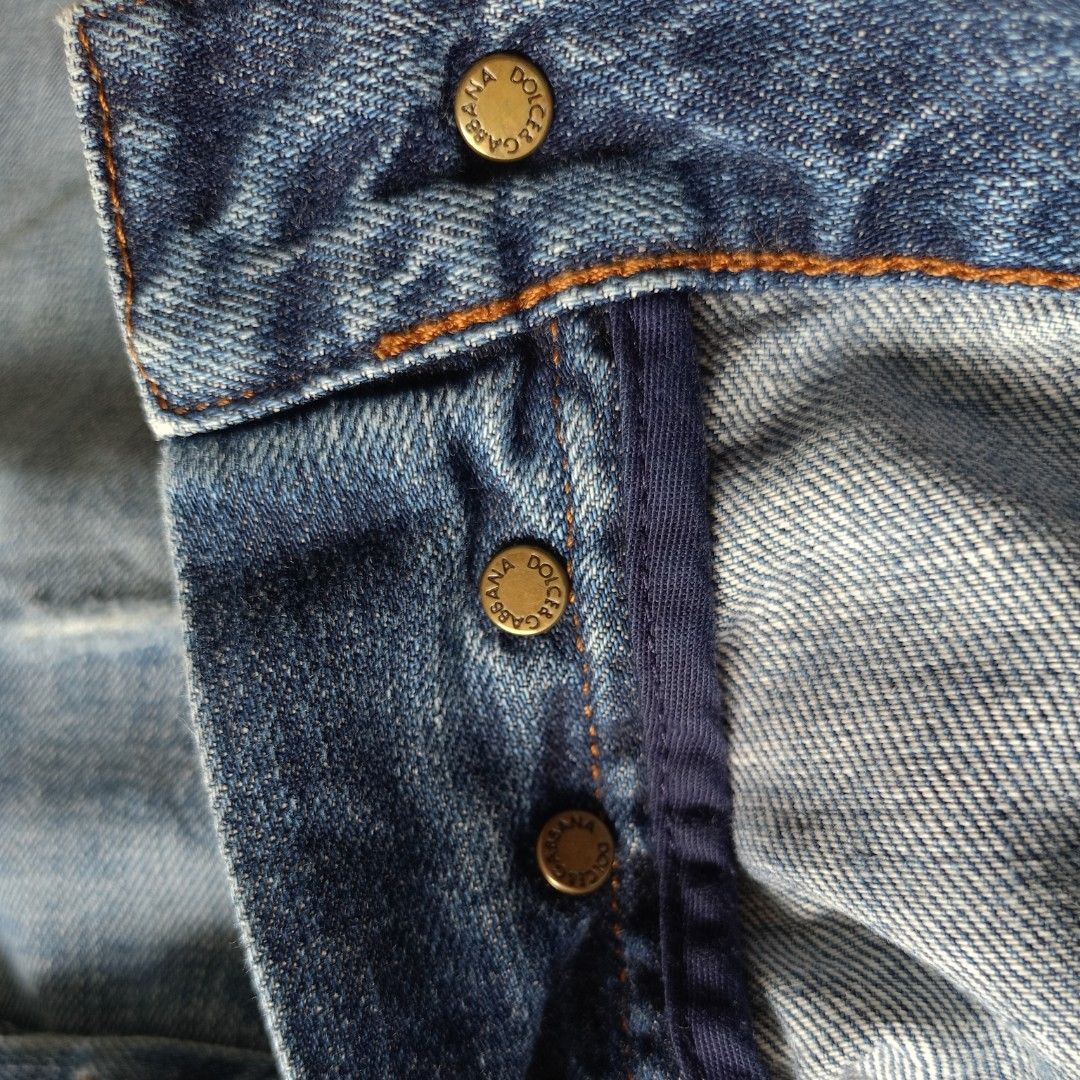 Authentic Dolce & Gabbana Jeans (Category: Jeans) located in Candaba. Submitted by luxondiscount (Listing ID 1464273071, Image 3). Description: Dimes W-33 L-38 hem-6 Thigh-12 issue: None Condition: Excellent condition Location: Candaba Pampangga MOP: Gcash-Bank Transfer Courier: Jnt/Lalamove.