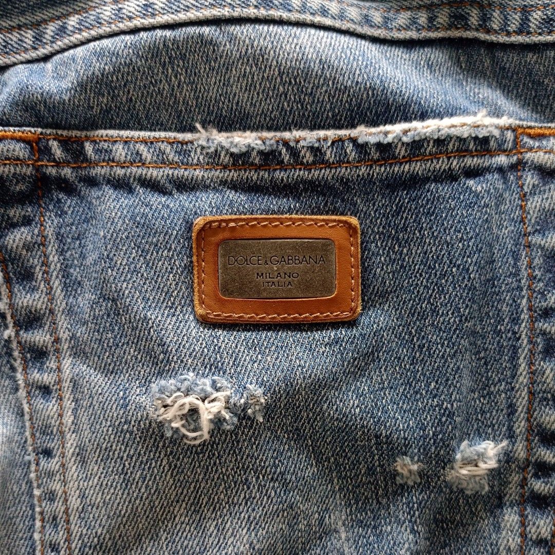 Authentic Dolce & Gabbana Jeans (Category: Jeans) located in Candaba. Submitted by luxondiscount (Listing ID 1464273071, Image 2). Description: Dimes W-33 L-38 hem-6 Thigh-12 issue: None Condition: Excellent condition Location: Candaba Pampangga MOP: Gcash-Bank Transfer Courier: Jnt/Lalamove.