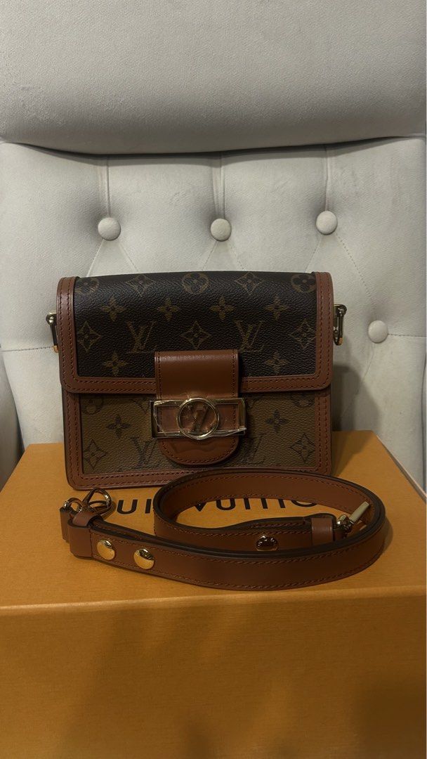 Authentic LV Dauphine Bag (Category: Luxury Bags & Wallets) located in Marikina City. Submitted by luxxxxiiess (Listing ID 1464318174, Image 1). Description: Authentic guaranteed, with box dust bag Like new condition.