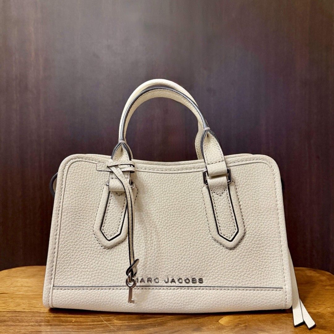 [Authentic] Marc Jacobs Drifter Satchel Crossbody Bag (Category: Cross-body Bags) located in Caloocan City. Submitted by margarette8 (Listing ID 1464326990, Image 2). Description: ‼️ FOR SALE ‼️ [Authentic] Marc Jacobs Drifter Satchel Crossbody Bag SALE price: 6,500PHP (SLIGHTLY negotiable) • Bought in Thailand • Original Price: 16,000PHP • Size: SMALL | Color: WHITE (Silver hardware) • Type: Top Handle Bag • Crafted in Pebbled Leather • NO dents