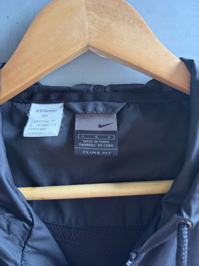 Authentic nike clima-fit windbreaker (Category: Coats, Jackets and Outerwear) located in San Isidro. Submitted by epictiger_e56216 (Listing ID 1464194889, Image 2). Description: Like new condition Ganda pa ng color 840 shipped 📍Magalang pampanga.
