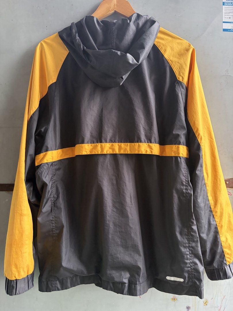 Authentic nike clima-fit windbreaker (Category: Coats, Jackets and Outerwear) located in San Isidro. Submitted by epictiger_e56216 (Listing ID 1464194889, Image 3). Description: Like new condition Ganda pa ng color 840 shipped 📍Magalang pampanga.