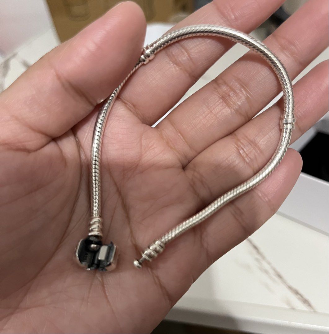 Authentic Pandora Bracelet (Category: Bracelets) located in Mandaluyong City. Submitted by cksy33359 (Listing ID 1464345487, Image 2). Description: 19cm too big for me .