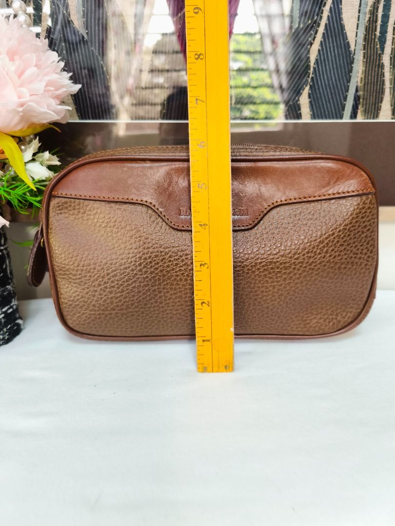 AUTHENTIC JAPAN ROBERTO GUERRINI MULTI-COMPARTMENT LEATHER POUCH BAG (Category: Purses & Pouches) located in Valenzuela. Submitted by sakura_japan_surplus (Listing ID 1464177541, Image 3). Description: AUTHENTIC VINTAGE ROBERTO GUERRINI MULTI-COMPARTMENT LEATHER POUCH BAG ₱380 DESCRIPTION Classic Italian-made vintage pouch crafted from durable genuine pebbled leather with smooth leather trim. Its practical multi-compartment design makes it perfec