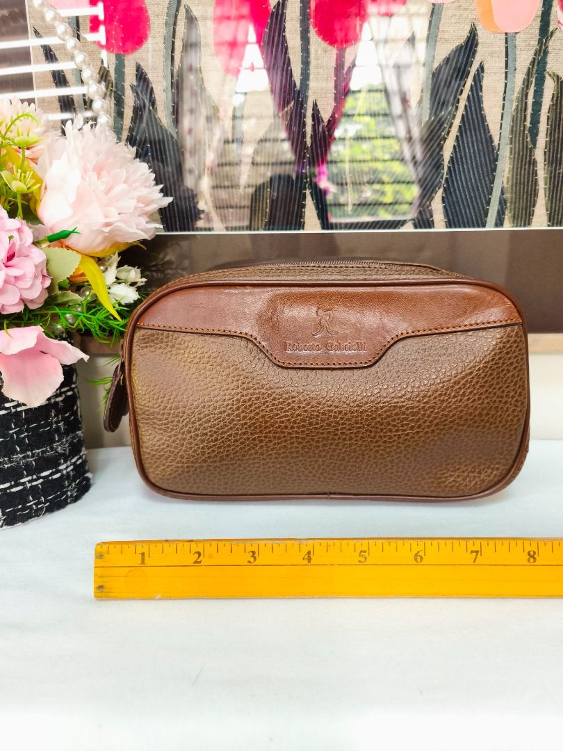 AUTHENTIC JAPAN ROBERTO GUERRINI MULTI-COMPARTMENT LEATHER POUCH BAG (Category: Purses & Pouches) located in Valenzuela. Submitted by sakura_japan_surplus (Listing ID 1464177541, Image 2). Description: AUTHENTIC VINTAGE ROBERTO GUERRINI MULTI-COMPARTMENT LEATHER POUCH BAG ₱380 DESCRIPTION Classic Italian-made vintage pouch crafted from durable genuine pebbled leather with smooth leather trim. Its practical multi-compartment design makes it perfec