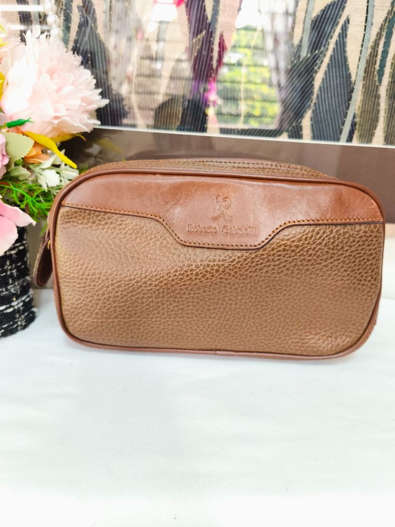 AUTHENTIC JAPAN ROBERTO GUERRINI MULTI-COMPARTMENT LEATHER POUCH BAG (Category: Purses & Pouches) located in Valenzuela. Submitted by sakura_japan_surplus (Listing ID 1464177541, Image 1). Description: AUTHENTIC VINTAGE ROBERTO GUERRINI MULTI-COMPARTMENT LEATHER POUCH BAG ₱380 DESCRIPTION Classic Italian-made vintage pouch crafted from durable genuine pebbled leather with smooth leather trim. Its practical multi-compartment design makes it perfec