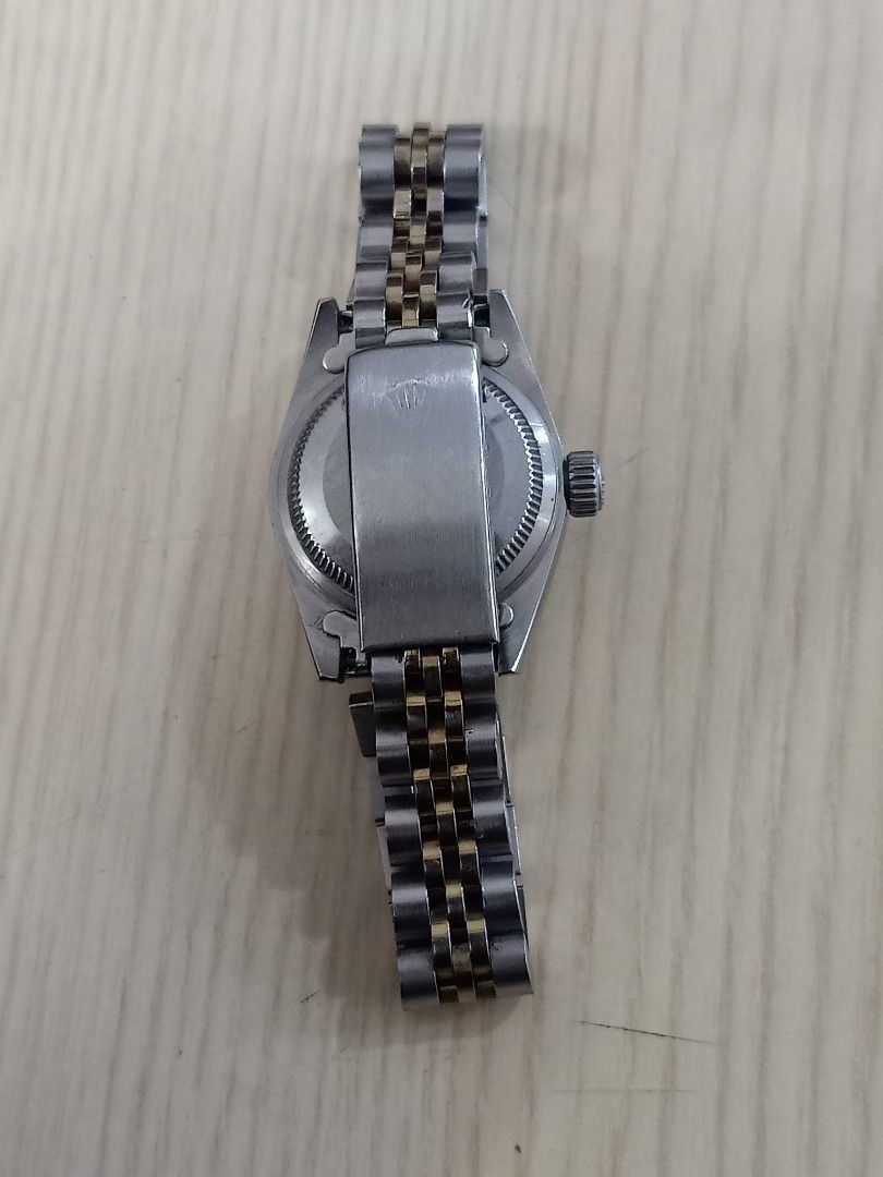 Automatic (Category: Women's Watches) located in Las Pinas. Submitted by quick_deals_great_finds2 (Listing ID 1464188589, Image 3). Description: Small 25mm fits wrist 6.8 inches.
