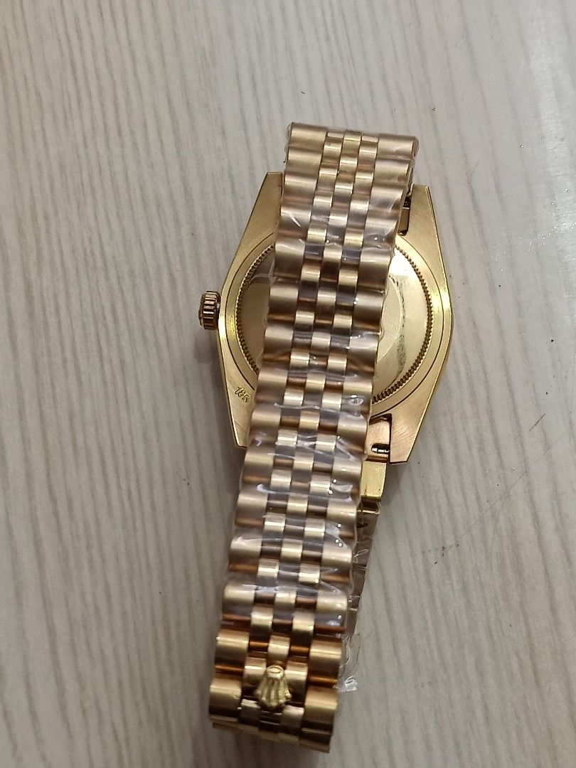 Automatic (Category: Men's Watches) located in Las Pinas. Submitted by quick_deals_great_finds2 (Listing ID 1464209939, Image 3). Description: Unused bnew.