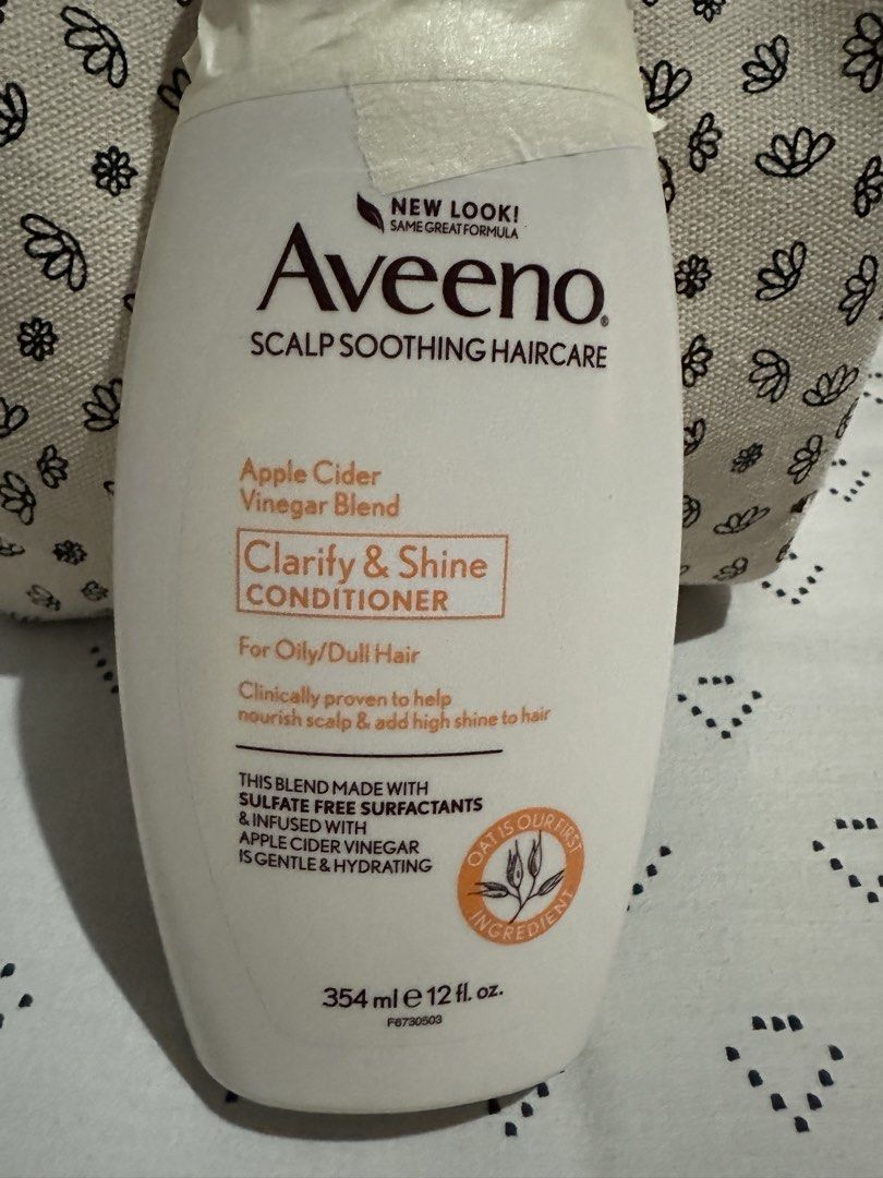 Aveeno Apple Cider Vinegar Clarify & Shine S & Conditioner (Category: Hair) located in Calapan. Submitted by shakalak (Listing ID 1464230051, Image 2). Description: - Aveeno Apple Cider Vinegar Clarify & Shine Shampoo and Conditioner - Size: 12 fl oz (354 ml) each - Ideal for: Oily and dull hair - Formula: Sulfate-free - Benefits: Clarifies scalp, adds shine, gentle hydration.