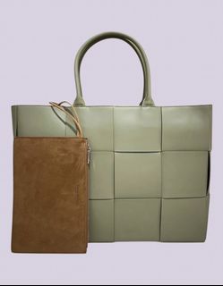 (Category: ) located in . Submitted by love.purse (Listing ID 1464259585, Image 1). Description: .