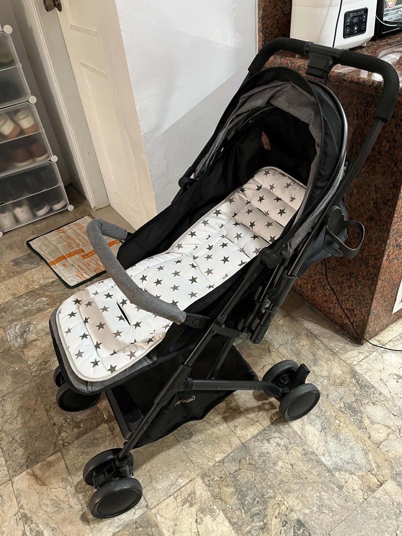 BabyGro Stroller - Lightweight and Compact (Category: Strollers) located in Binangonan. Submitted by shianloves33961 (Listing ID 1464181587, Image 1). Description: - Lightweight and perfect for travel - Folds down compactly for easy storage - Features a comfy padded seat with a cute star pattern - Adjustable canopy for sun protection - Ideal for everyday use - Comfortable grip handlebar - Convenient storage basket underneath.