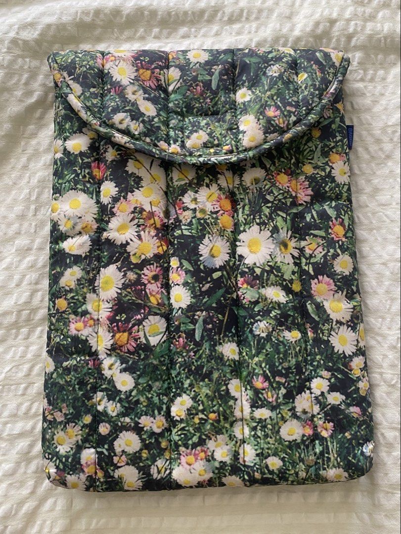 Baggu Puffy Laptop Sleeve, 13”/14”, Daisy (Category: Laptop Bags & Sleeves) located in Quezon City. Submitted by ponypurin (Listing ID 1464212768, Image 3). Description: Baggu puffy laptop sleeve, 13”/14” Bought from baggu website RFS: rarely use it.