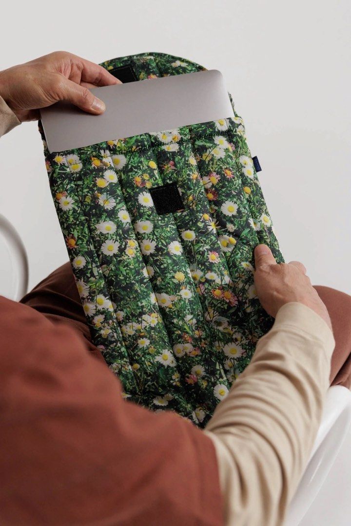 Baggu Puffy Laptop Sleeve, 13”/14”, Daisy (Category: Laptop Bags & Sleeves) located in Quezon City. Submitted by ponypurin (Listing ID 1464212768, Image 2). Description: Baggu puffy laptop sleeve, 13”/14” Bought from baggu website RFS: rarely use it.