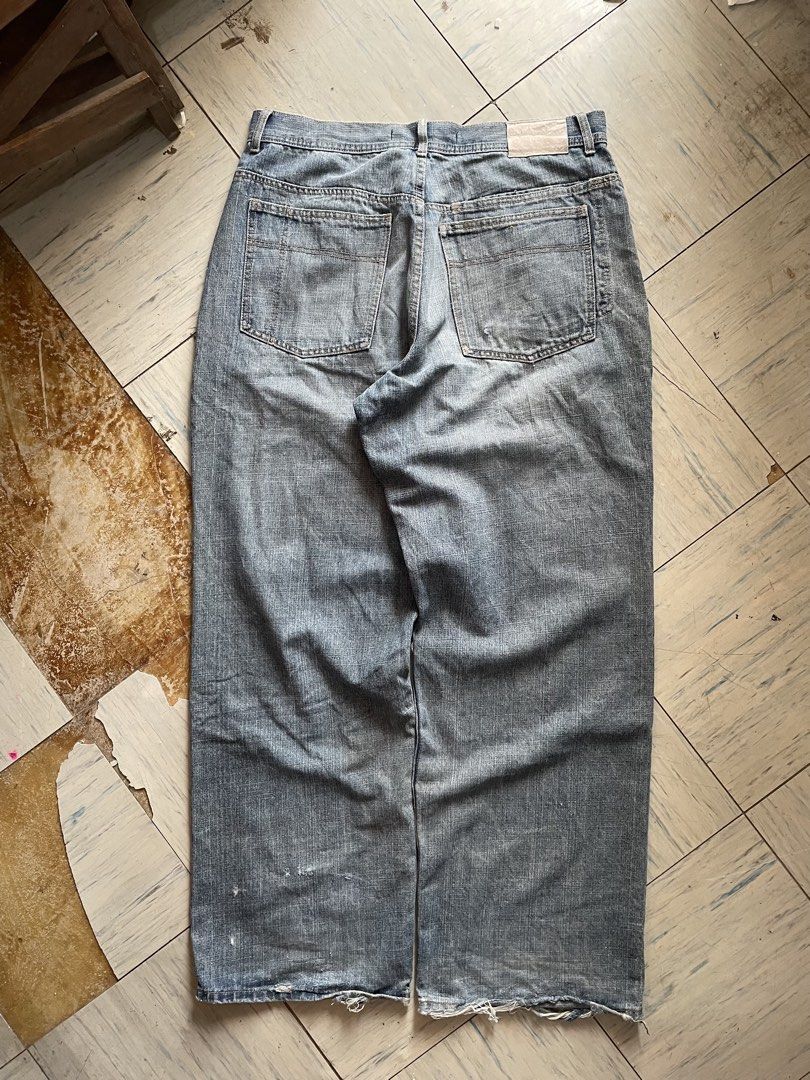 Baggy sean john pants (Category: Jeans) located in Cavite. Submitted by arvinroderos (Listing ID 1464246925, Image 2). Description: waist 34-35 length 44 leg opening 11 sign of usage 750.