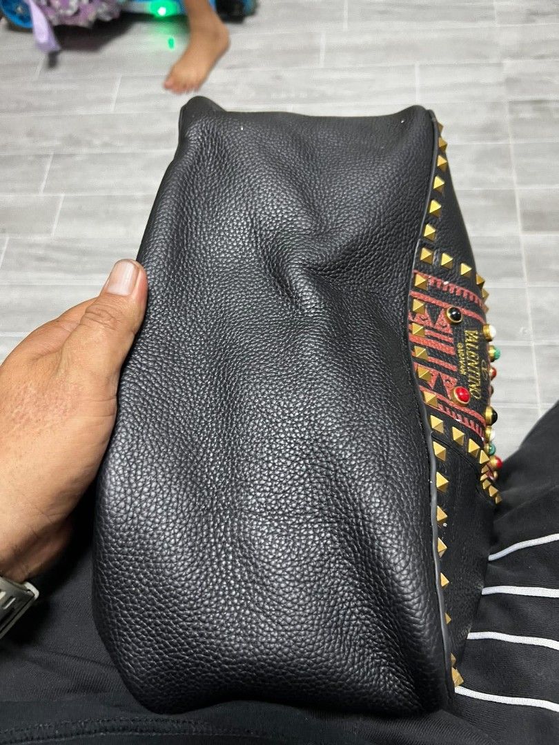 Bags (Category: Tote Bags) located in Titay. Submitted by rasyu_subano (Listing ID 1464251815, Image 3). Description: no issues, all goods..