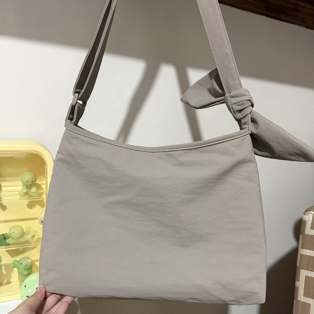 BAGSMART Shoulder Bag with Knot (Category: Shoulder Bags) located in Marikina City. Submitted by icebear0821 (Listing ID 1464185548, Image 3). Description: - Color: Camel - Features a cute knot detail on the strap - Made of durable nylon material - Ideal for everyday use.