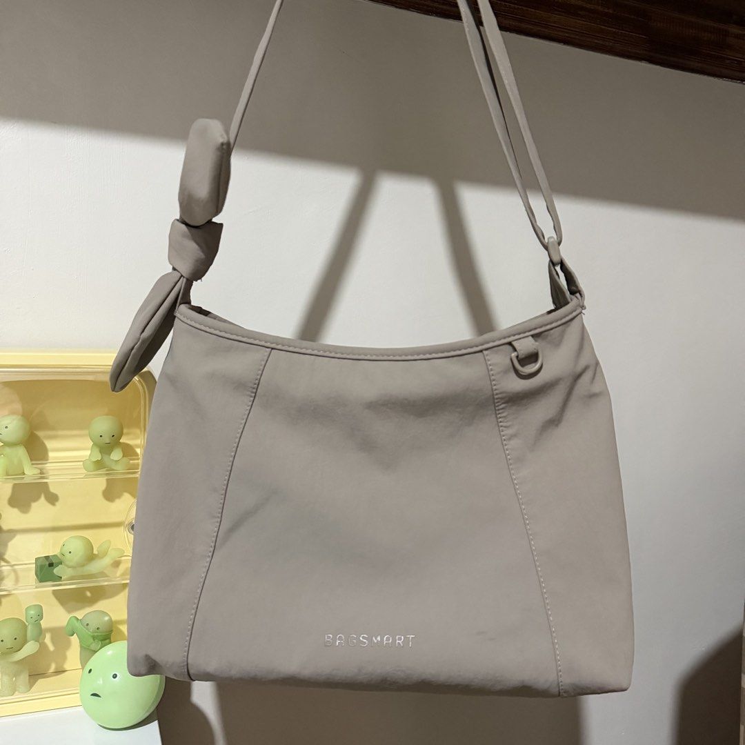 BAGSMART Shoulder Bag with Knot (Category: Shoulder Bags) located in Marikina City. Submitted by icebear0821 (Listing ID 1464185548, Image 1). Description: - Color: Camel - Features a cute knot detail on the strap - Made of durable nylon material - Ideal for everyday use.