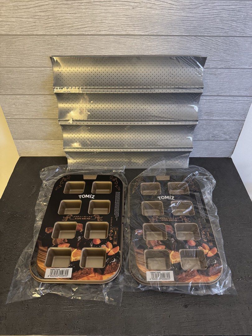 Baking bundle (Category: Bakeware) located in Singapore. Submitted by lj1973 (Listing ID 1464267559, Image 2). Description: 2 x 8 Cup Brownie Square Mould(Gold) 193Wx293Hmm / Tomiz “NEW” 1 x 4 Rolls French Baguette Bread Pan “NEW” 1 x large Bear Shaped 3d Baking Mould “used 1 time” 2 x mini Bear shaped 3d Baking Mould “used 1 time” Halal kitchen Selling this bundle together. Collect from Bedok South Avenue 3 - East Coast .