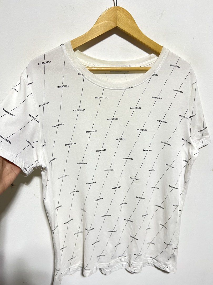 BALENCIAGA ALL OVER PRINT TEE (Category: Tshirts & Polo Shirts ) located in Compostela. Submitted by kimoykimoy (Listing ID 1464281680, Image 2). Description: 🔘BÄLËNC1ÄGÄ ALL OVER PRINT TEE FOR MEN🔘 Large on tag Dimension: 21.5x29 Color rate & Condition: 9.5/10 Issue: Need wash *Cotton Fabrics Authentic/Legit Location: Compostela, Davao de Oro, Mindanao Disclaimer: Not affiliated with any of the brands or company posted, and this post is not en