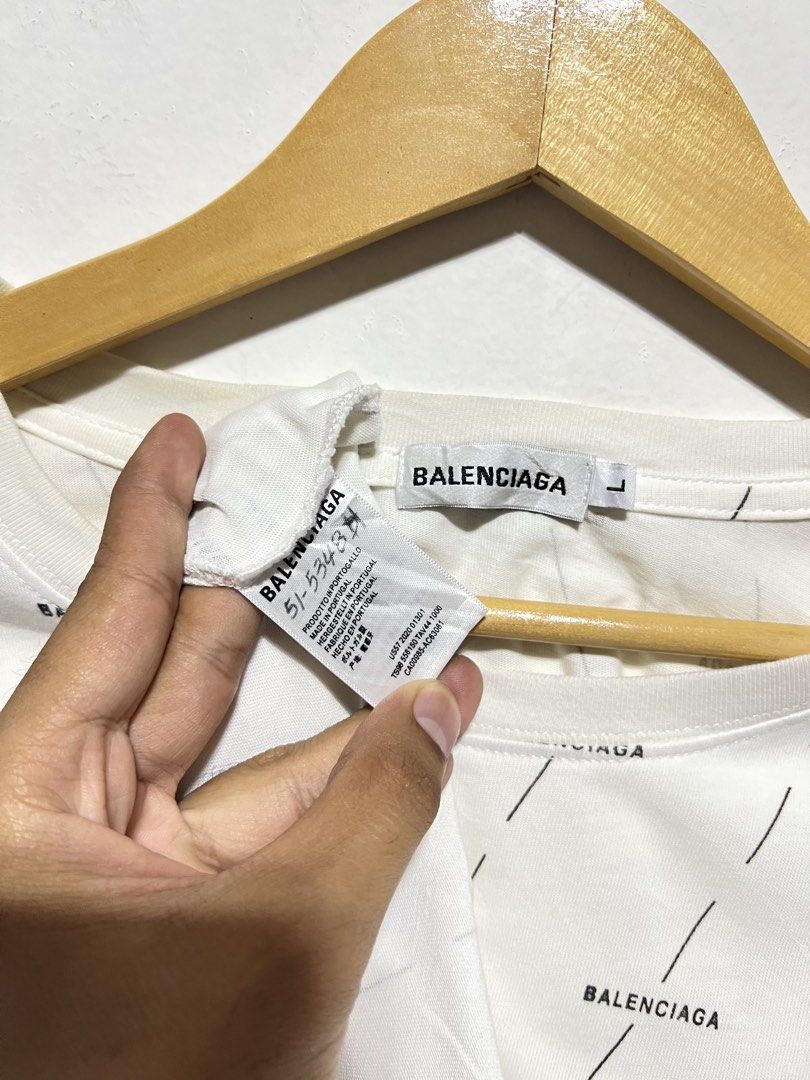 BALENCIAGA ALL OVER PRINT TEE (Category: Tshirts & Polo Shirts ) located in Compostela. Submitted by kimoykimoy (Listing ID 1464281680, Image 3). Description: 🔘BÄLËNC1ÄGÄ ALL OVER PRINT TEE FOR MEN🔘 Large on tag Dimension: 21.5x29 Color rate & Condition: 9.5/10 Issue: Need wash *Cotton Fabrics Authentic/Legit Location: Compostela, Davao de Oro, Mindanao Disclaimer: Not affiliated with any of the brands or company posted, and this post is not en