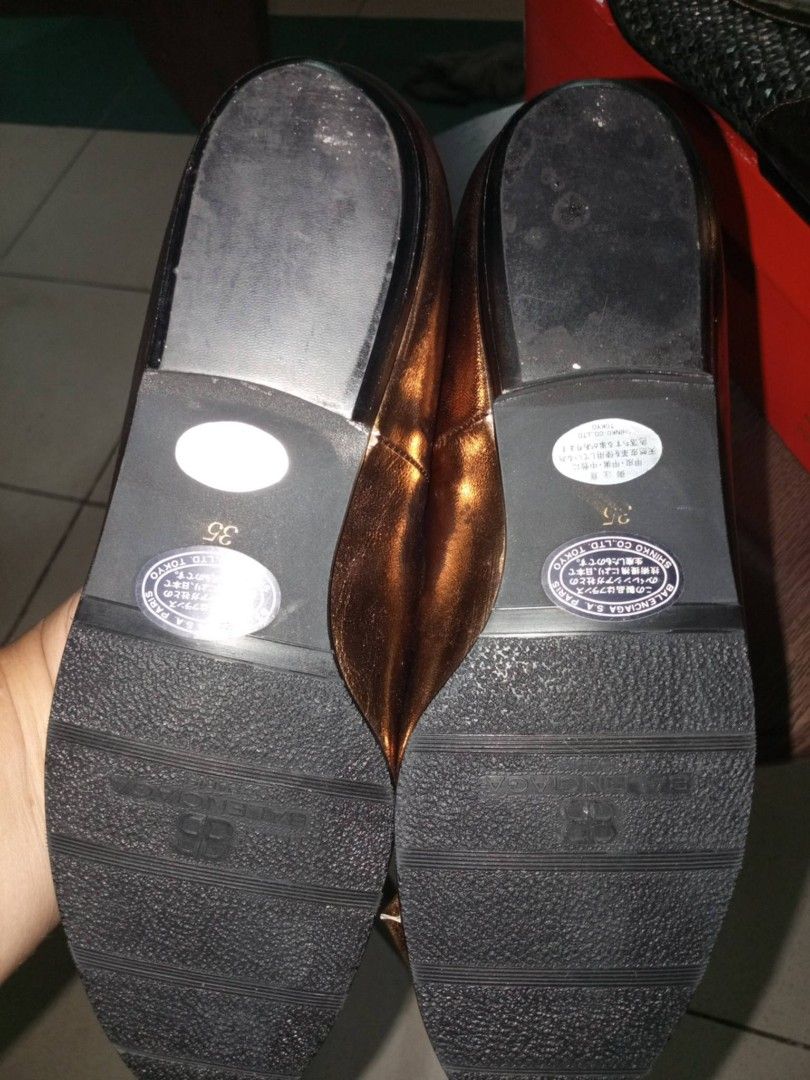 Balenciaga Flats (Category: Sneakers & Footwear) located in Guiguinto. Submitted by chilov.stuffs (Listing ID 1464307934, Image 2). Description: Japan Surplus Size 5 slimfit.