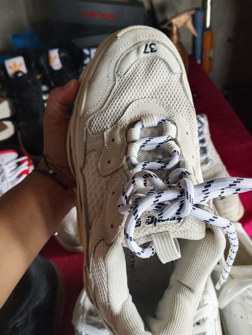 Balenciaga shoes (Category: Shoe inserts) located in Batangas. Submitted by mightypenguin-764c23 (Listing ID 1464200921, Image 2). Description: .