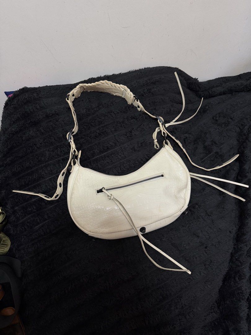 Balenciaga White Leather Hobo Bag (Category: Luxury Bags & Wallets) located in Paranaque City. Submitted by glendalecollection (Listing ID 1464200940, Image 3). Description: Genuine white leather Balenciaga hobo bag -Coded - Under zip BB - Textured leather finish - Silver hardware details - Zipper closure - Adjustable strap - Ideal for everyday use.