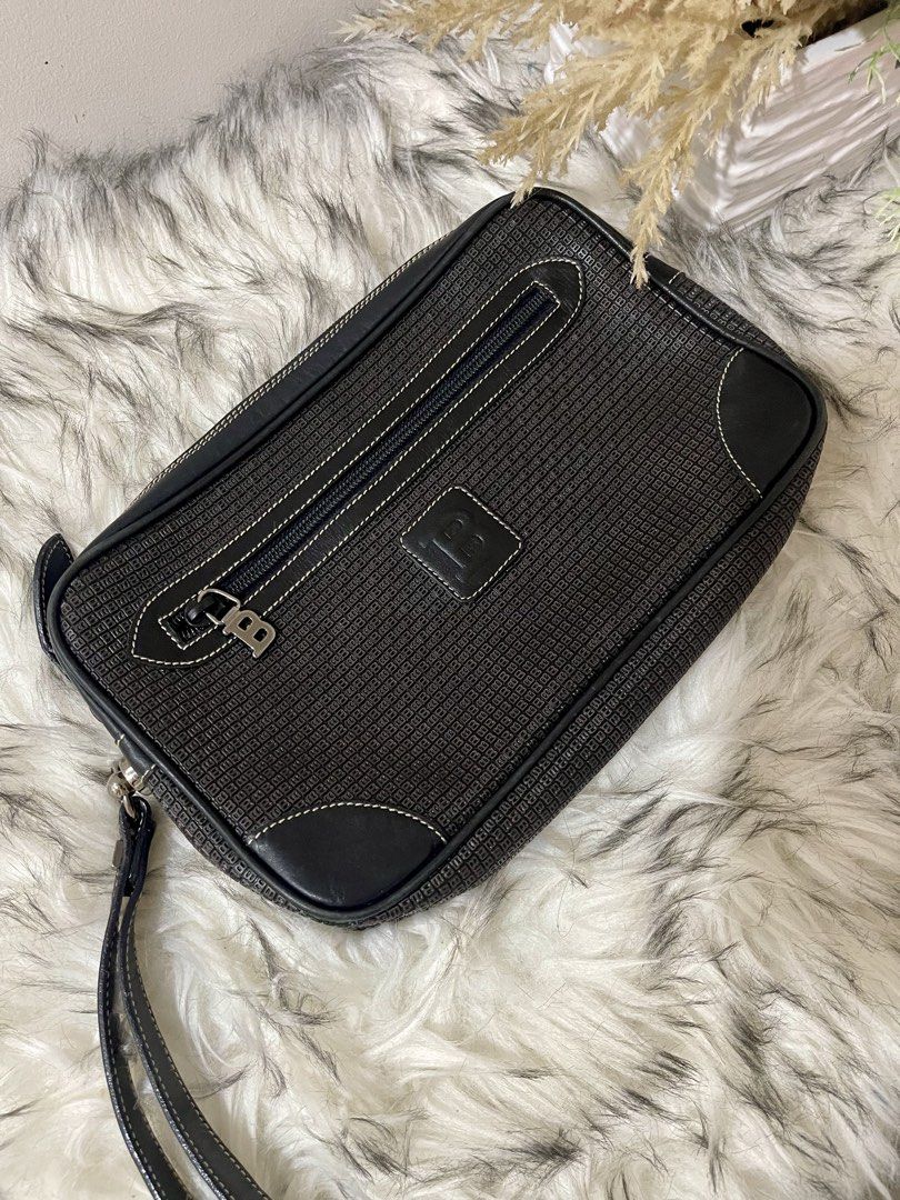 Bally Clutch Bag (Category: Belt bags, Clutches and Pouches) located in Teresa. Submitted by savvyonbranded (Listing ID 1464252868, Image 1). Description: 6 x 10 x 2 inches Vintage bally clutch bag.