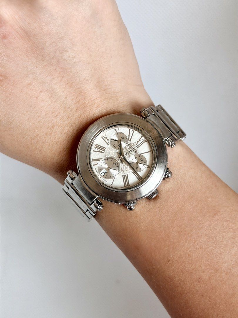 Balmain Arcade Chrono Lady (Category: Women's Watches) located in Manila. Submitted by vibeandvintage (Listing ID 1464238887, Image 2). Description: ⌚️ Balmain Arcade Chrono Lady •Ladies •Quartz movement •Silver-tone dial with the signature Balmain arabesque motif •Stainless steel case and bracelet •Up to 6.1 inches wrist size •34mm case diameter (excluding crown) •With signs of usage •All-original watch head and bracelet •Good working condition 